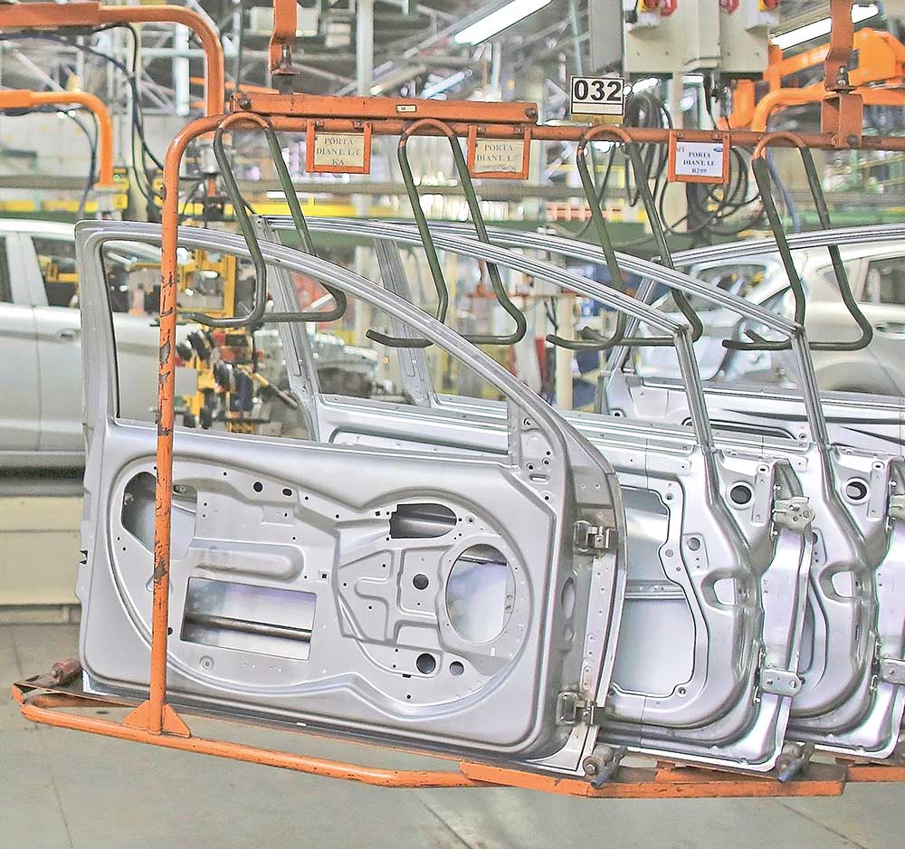 Produção industrial acumula 2 trimestres de queda no País