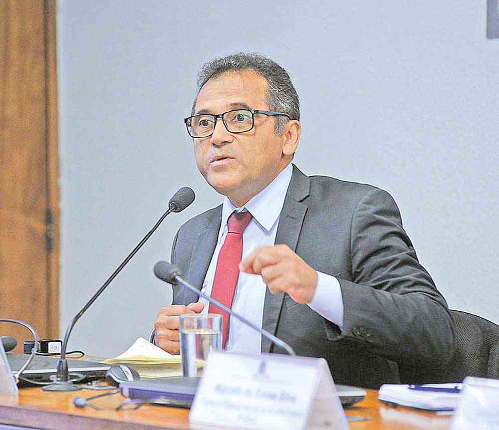 Charles Alcântara aponta carga maior sobre o consumo - Crédito: Jane de Araújo/Agência Senado