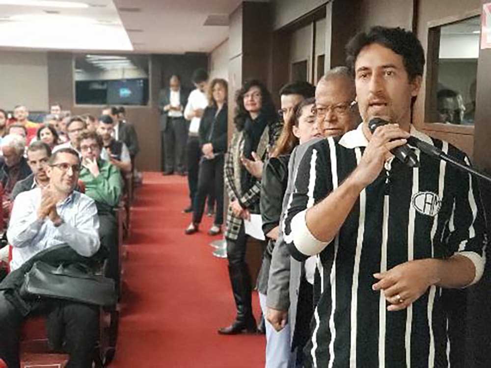 Construção do estádio ainda divide opiniões