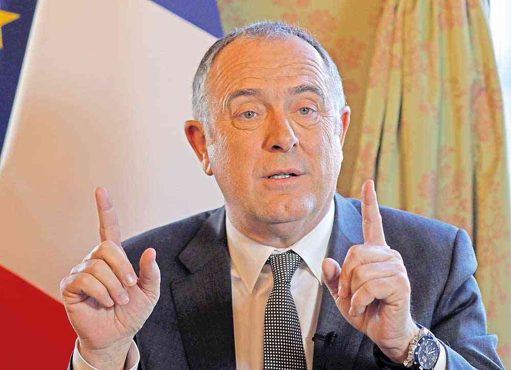 França deixa em aberto apoio à união de blocos