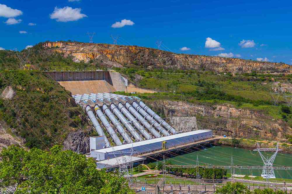 Furnas busca parceiro para leilão de transmissão