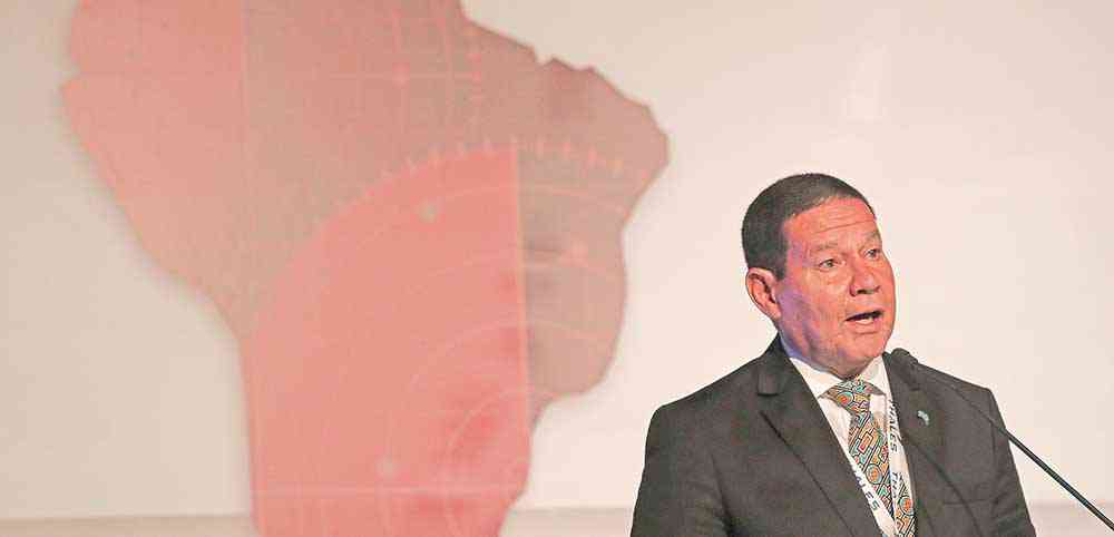 Mourão defende reforma política após aprovar Previdência