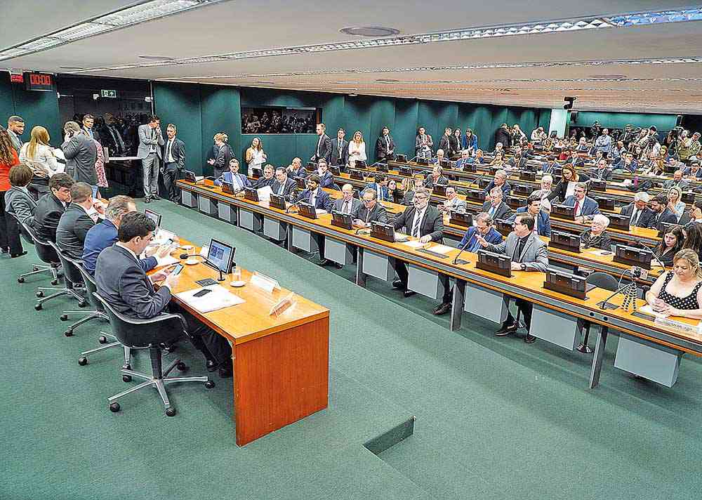 Reforma da previdência: Estados e municípios ficam de fora do parecer