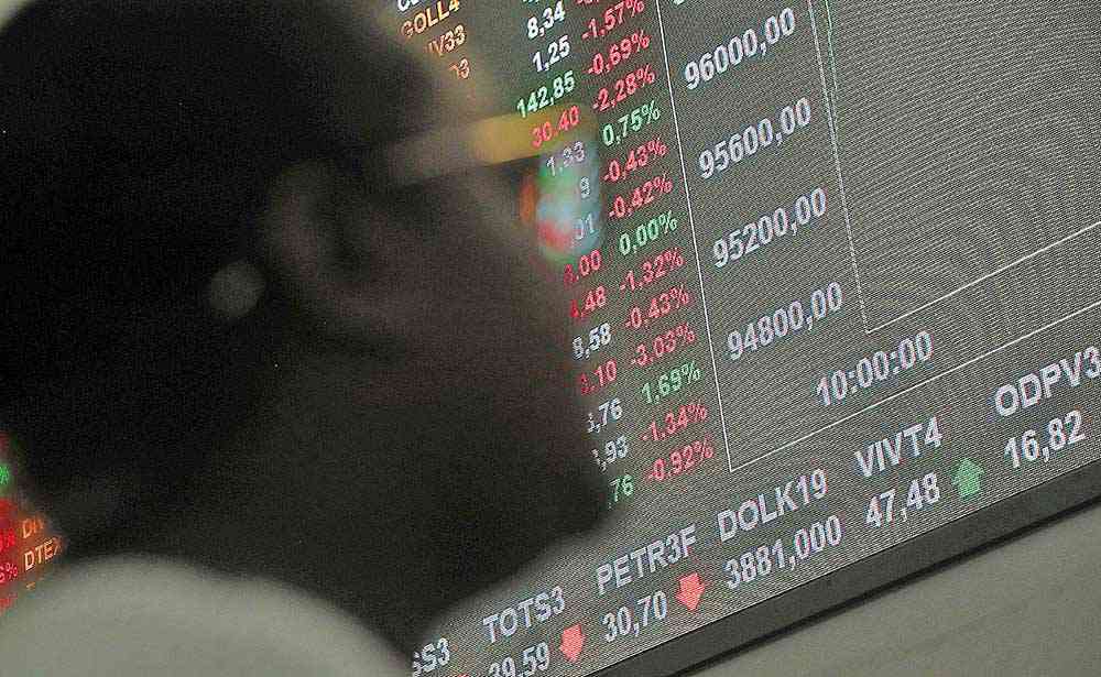 Ibovespa renova recorde e sobe 0,42%