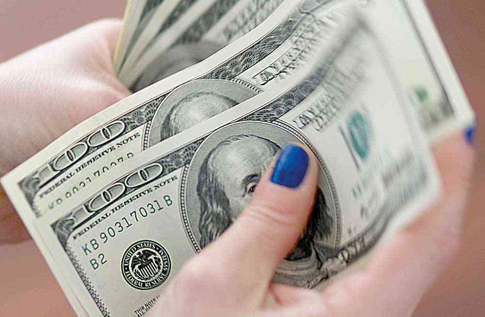 Dólar tem alta de 1,06% aos R$ 3,98