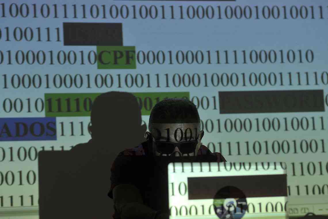 Fake news exigem ação multidimensional, diz especialista