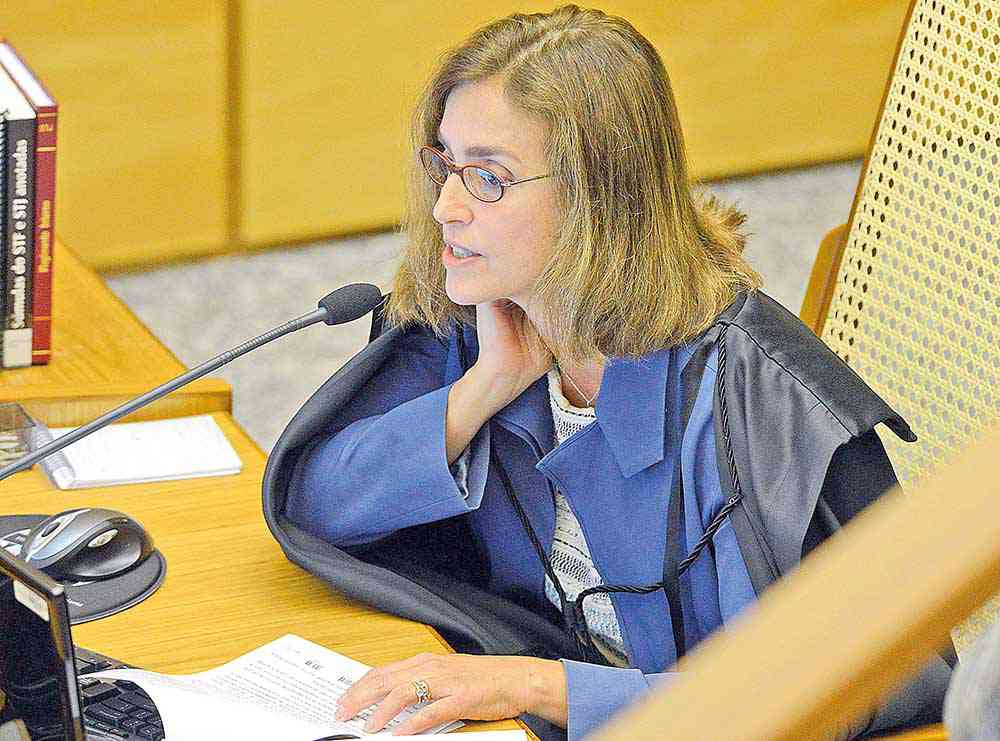Decretação de falência não gera extinção automática