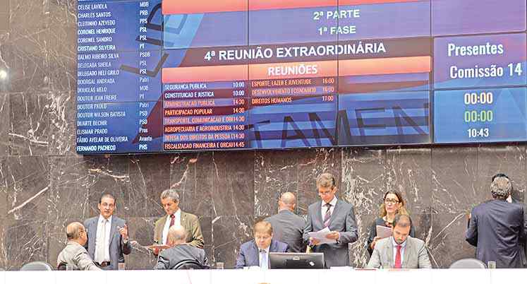 Saída de Custódio Mattos da secretaria de governo é criticada na ALMG