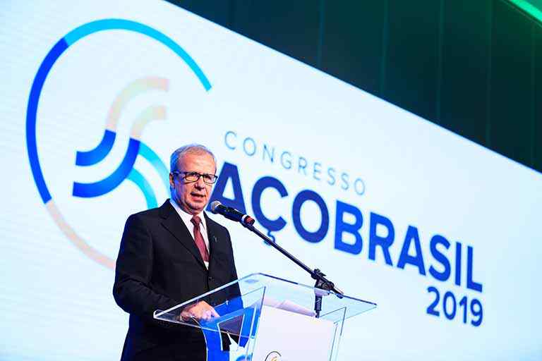 Usiminas aposta em “virada” nos próximos meses