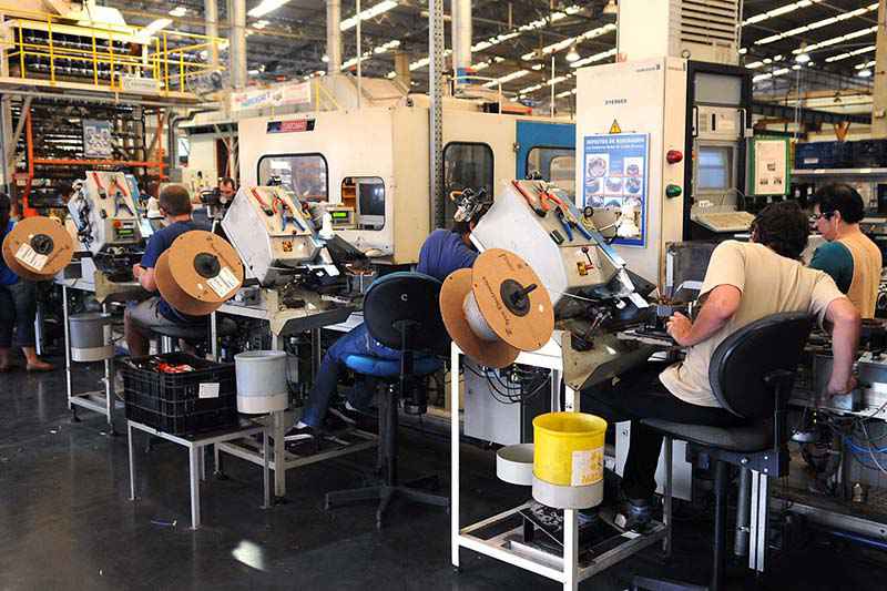 PIB crescerá 0,9% este ano segundo CNI