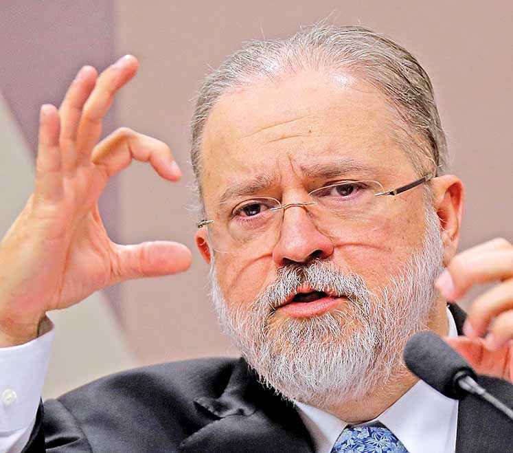 Senado aprova a indicação de Aras
