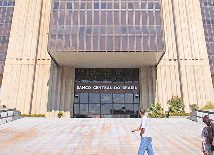 Atividade no País despenca quase 6%  em março