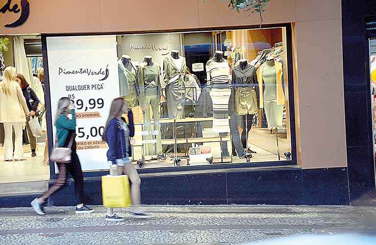 Intenção de consumo volta a diminuir