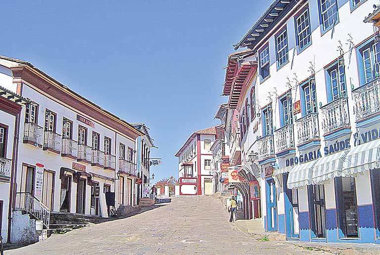 Diamantina sedia Feira de Artesanato do Vale