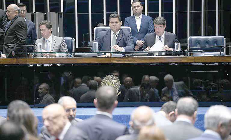 Aprovada a reforma da Previdência, com novas regras para 72 milhões de brasileiros
