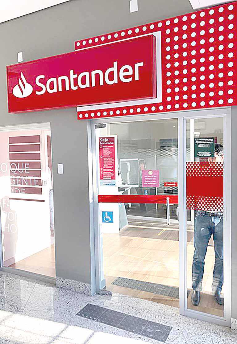 Carteira ampliada do Santander somava R$ 17,7 bi em julho - Crédito: Divulgação