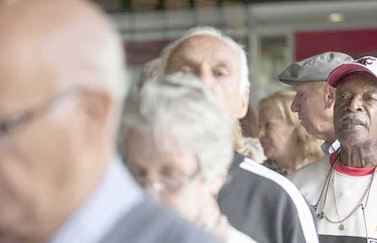 Envelhecimento da população ampliará demanda por gastos com saúde, projeta Tesouro