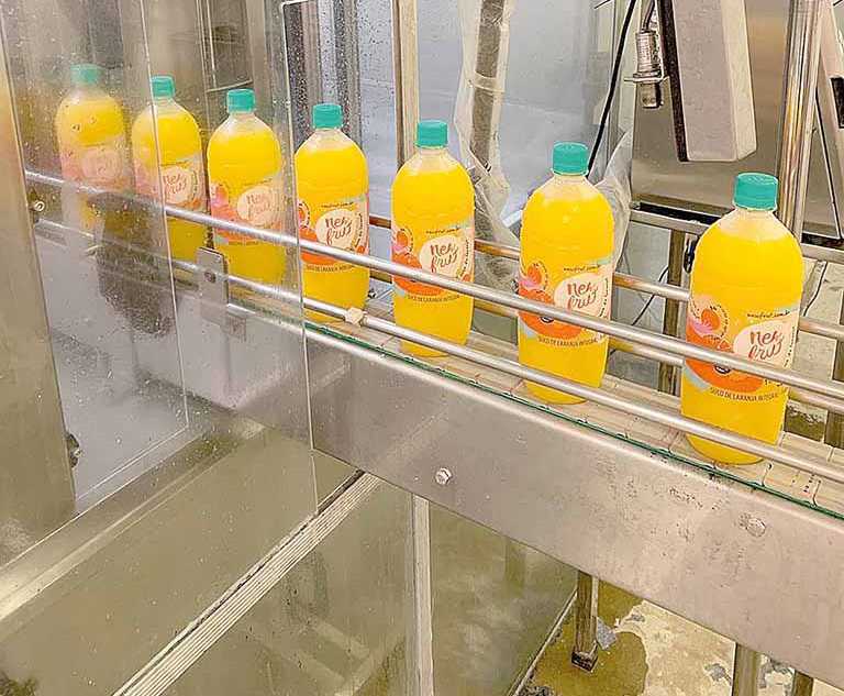 A Newfrut utiliza cerca de 20 t a 30 t de laranja por dia - Crédito: Divulgação