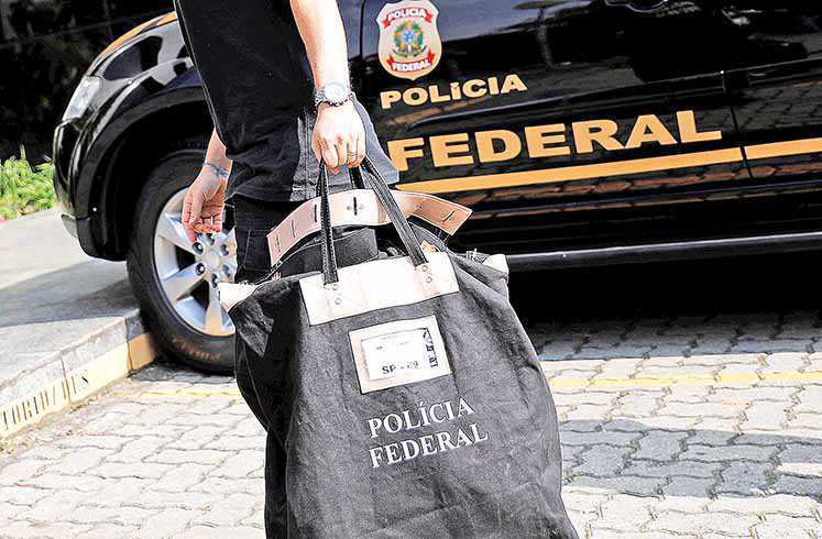 PF investiga propina de R$ 3,25 mi a relator de CPI