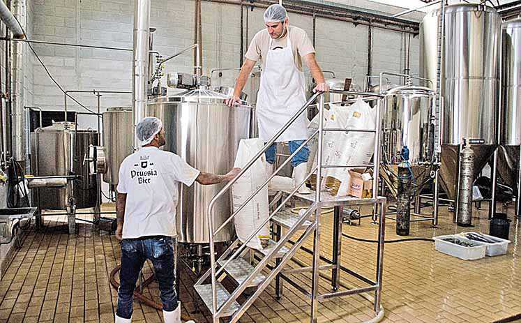 Prussia vai vender cerveja em lata e garrafa