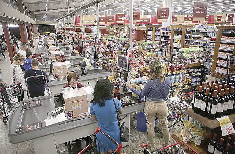 Vendas dos supermercados têm aumento real de 7,8% em Minas