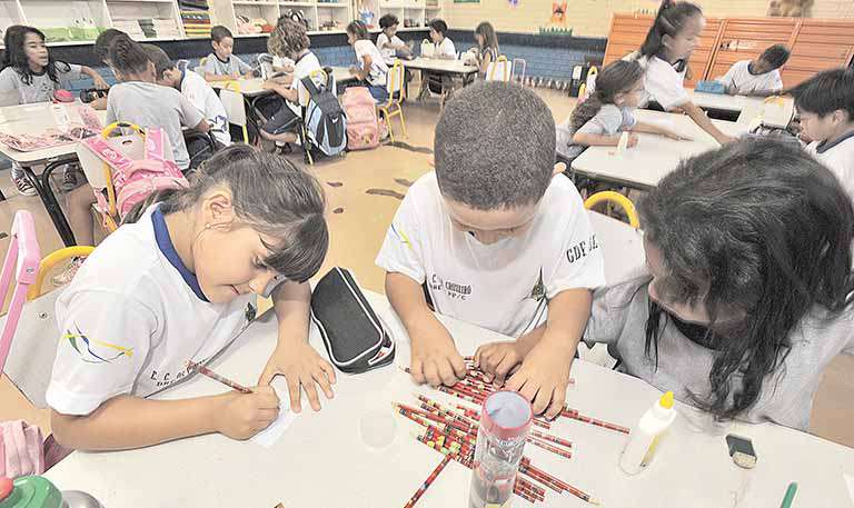 Brasília - Começa amanhã (28) a Conferência Nacional de Educação (Conae), que vai reunir cerca de 3 mil participantes entre gestores, representantes de movimentos sociais, acadêmicos e profissionais da educação. Na foto, crianças em escola de Brasília - Crédito: MARCELLO CASAL JR 