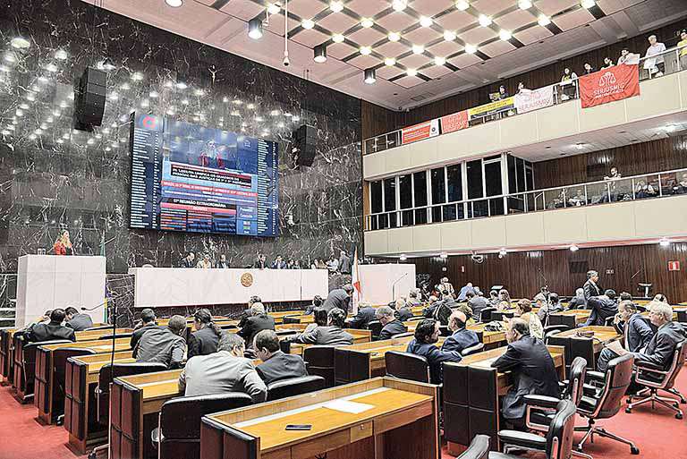 ALMG aprova compensação de dívidas do Estado