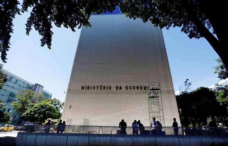Proposta para extinguir municípios é questionada