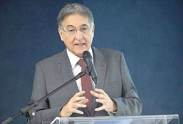 Justiça condena Pimentel a dez anos de prisão