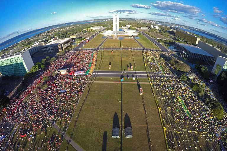 Nova polarização antidemocrática