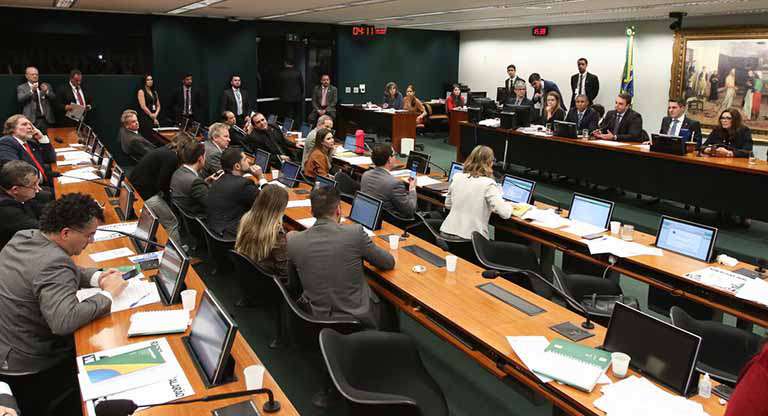 CCJ da Câmara aprova PEC da prisão em segunda instância