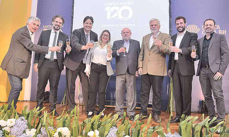 Conselheiros da Santa Casa são homenageados