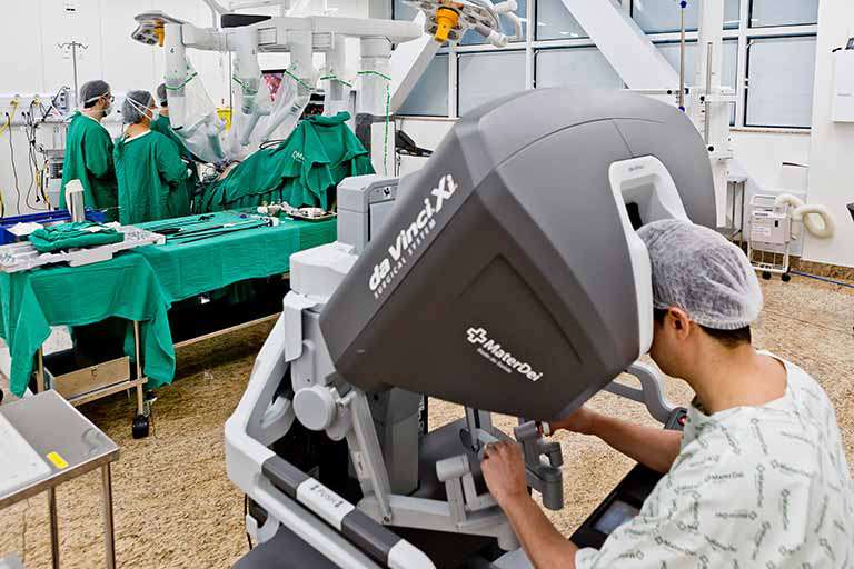 Rede Mater Dei de Saúde ultrapassa marca de 500 cirurgias robóticas