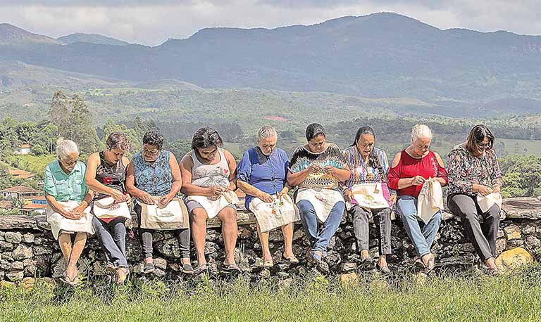 Catálogo vai divulgar trabalho de artesãs mineiras
