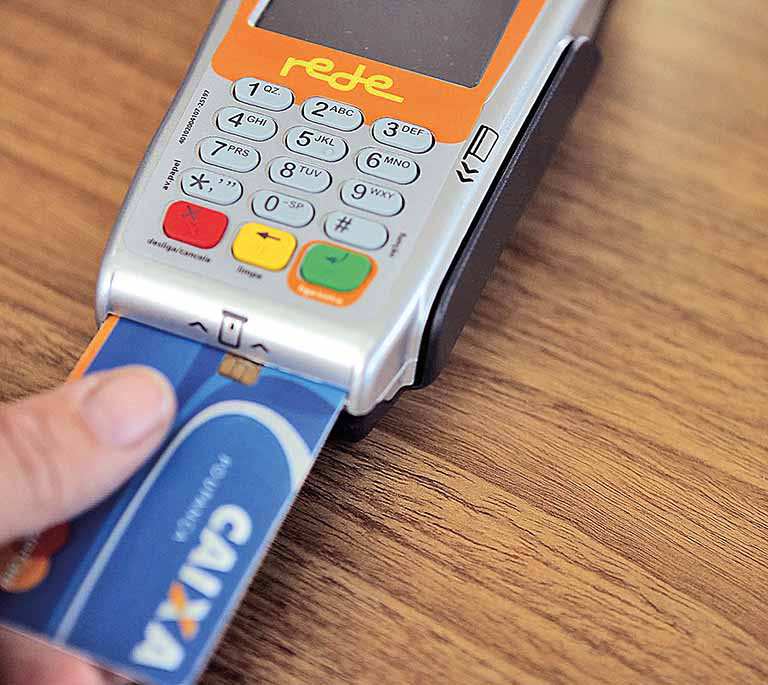 BC nega planos de intervir no cartão de crédito