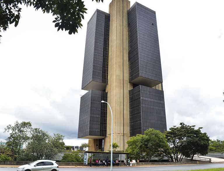 Bancos Pan, BMG e Banrisul lideram ranking de reclamações ao BC