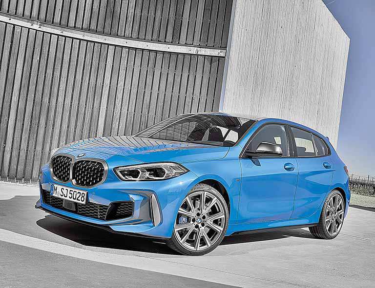 BMW M135i xDrive já à venda no Brasil