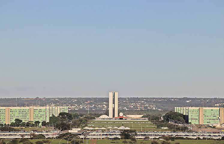 Novas regras de licitações devem favorecer estrangeiros a partir de maio