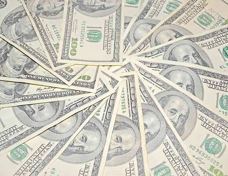 Em meio a temores sobre vírus na China, dólar encerra sessão acima de R$ 4,20