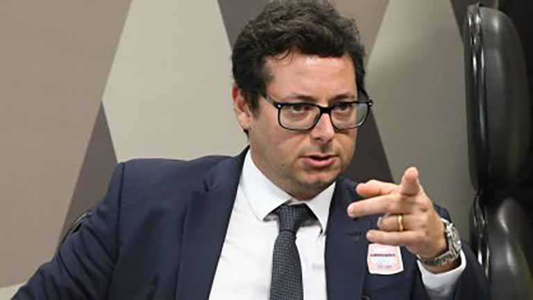 Ministério Público de Contas pede ao TCU que investigue o chefe da Secom