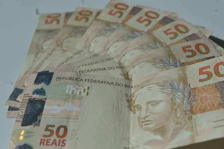 Consumidores brasileiros esperam inflação de 5% nos próximos 12 meses