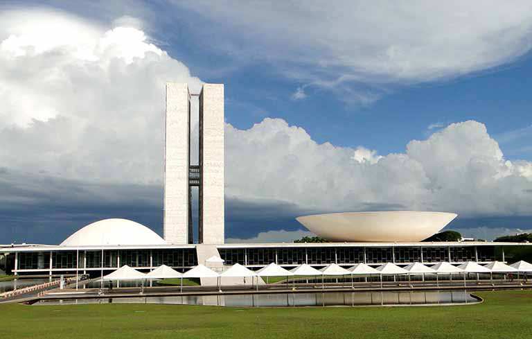 Brasil mantém nota, mas cai em ranking de percepção da corrupção