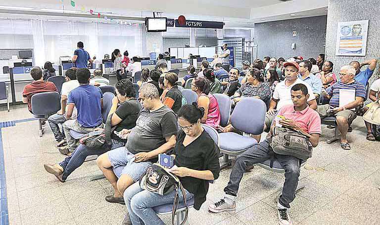 Saque no FGTS atrasa benefícios do seguro-desemprego