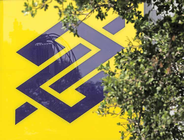 Brandão renuncia após anúncios de demissões e fechamentos de agências do BB