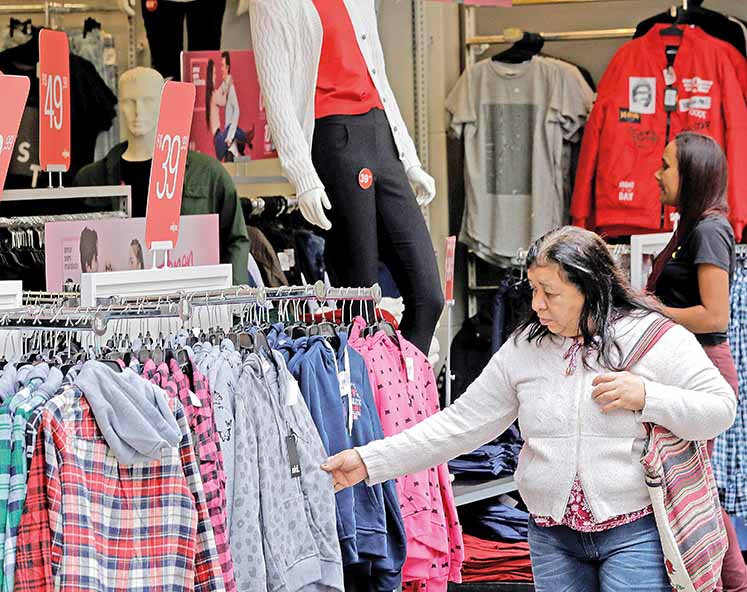 Ao contrário do esperado pelo mercado, o comércio retraiu 0,1% no mês em que se comemora o Natal -
Crédito: Paulo Whitaker/Reuters