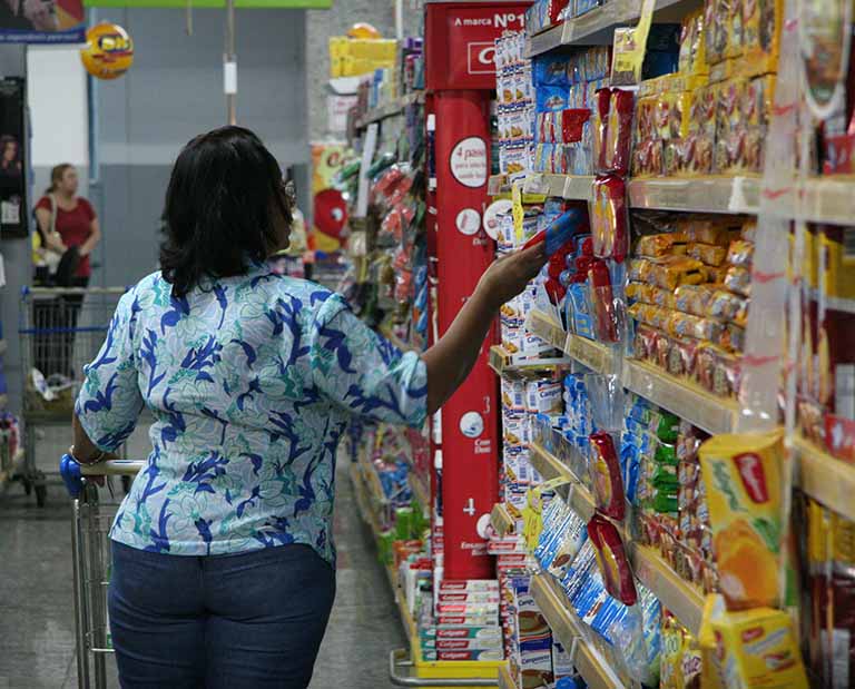 Brasileiros apostam em inflação de 5% nos próximos 12 meses