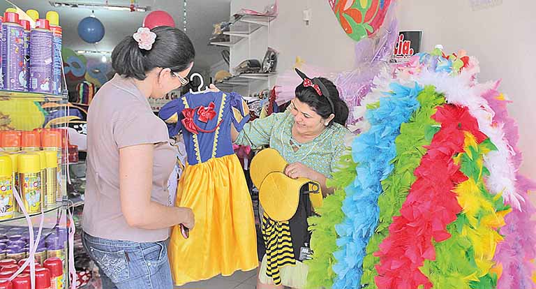 Carnaval aquece mercado de fantasias