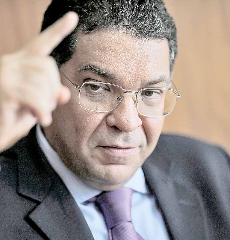 Tesouro vê dados estranhos, mas mantém previsão do PIB