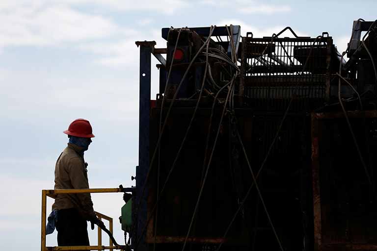Preços de petróleo recuam com menor demanda chinesa
