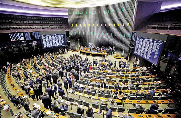 Senado aprova projeto que limita ganho do salário mínimo e muda regras do BPC